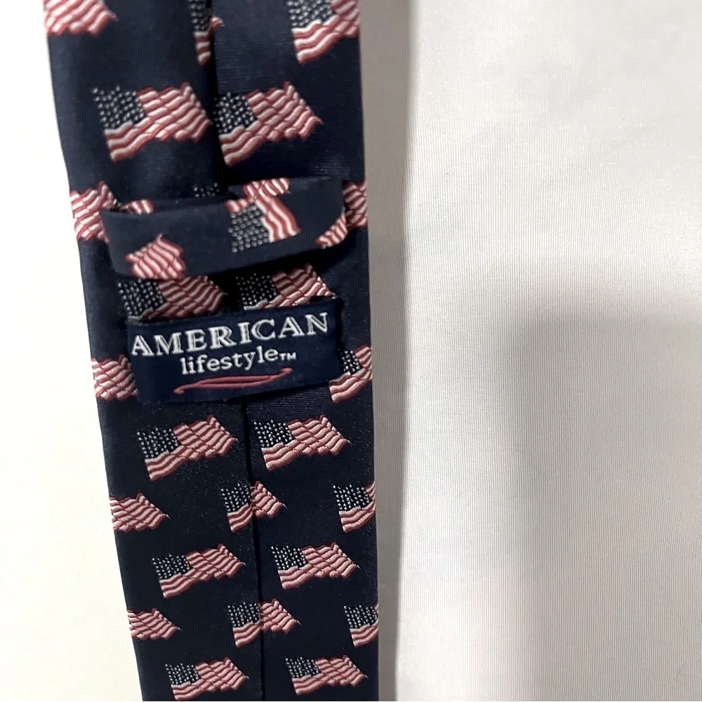 American Lifestyle geometric make red